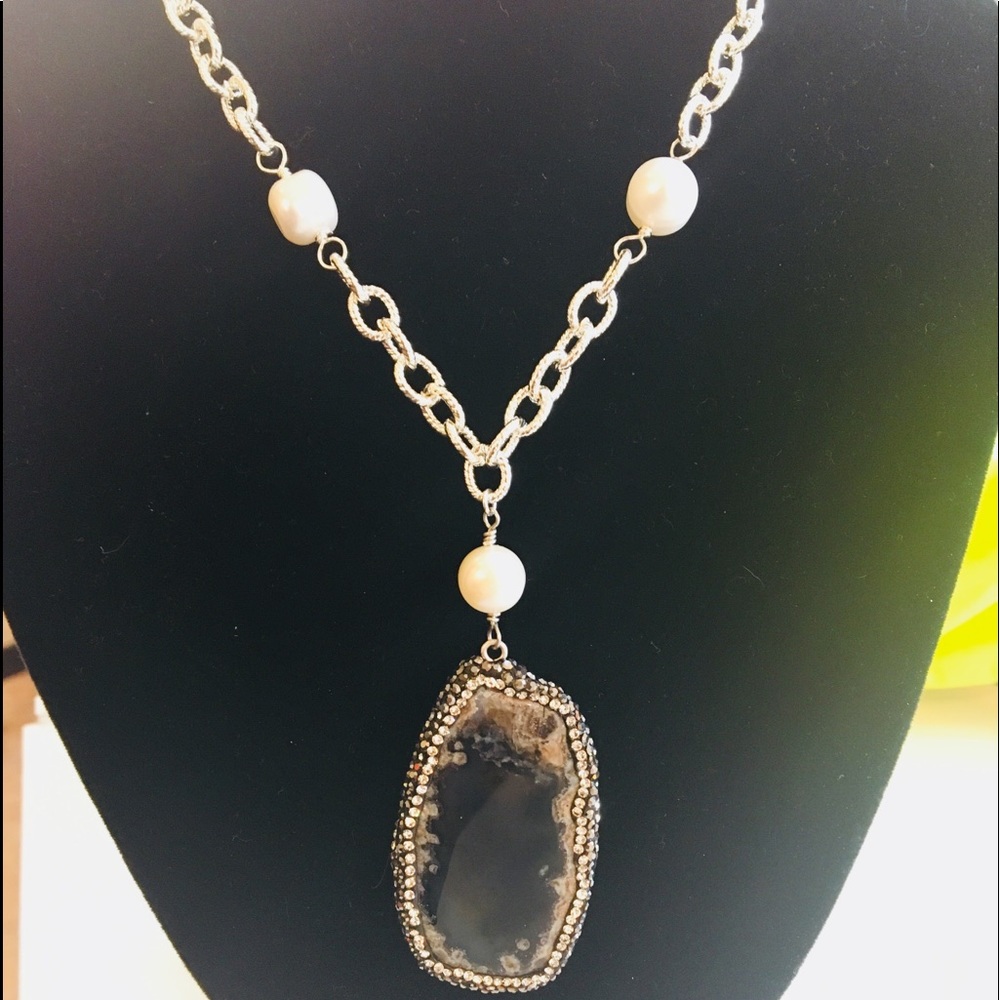 Agate pendant necklace
